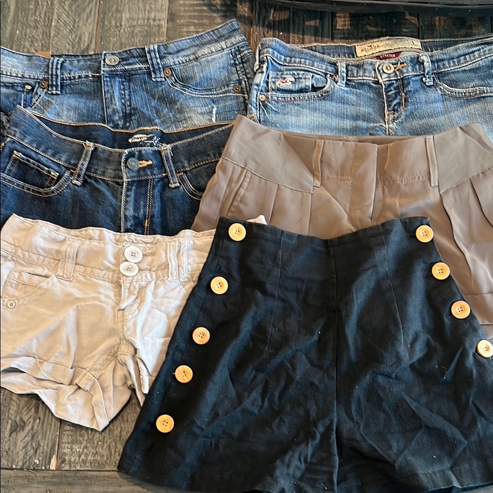 Stylish Black Jean Shorts with Nautical Flair